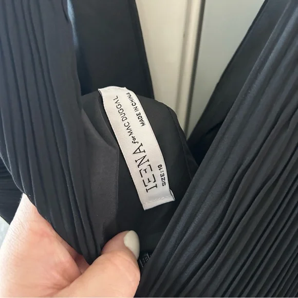 NWT 49054 Mac Duggal Ieena Black Sleeveless Ruffle Tiered V Neck Gown - Picture 6 of 6